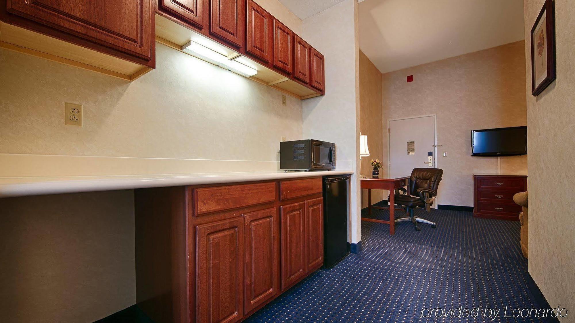 Best Western Plus Mentor-Cleveland Northeast Exterior photo