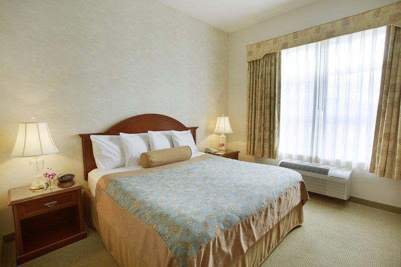Best Western Plus Mentor-Cleveland Northeast Room photo